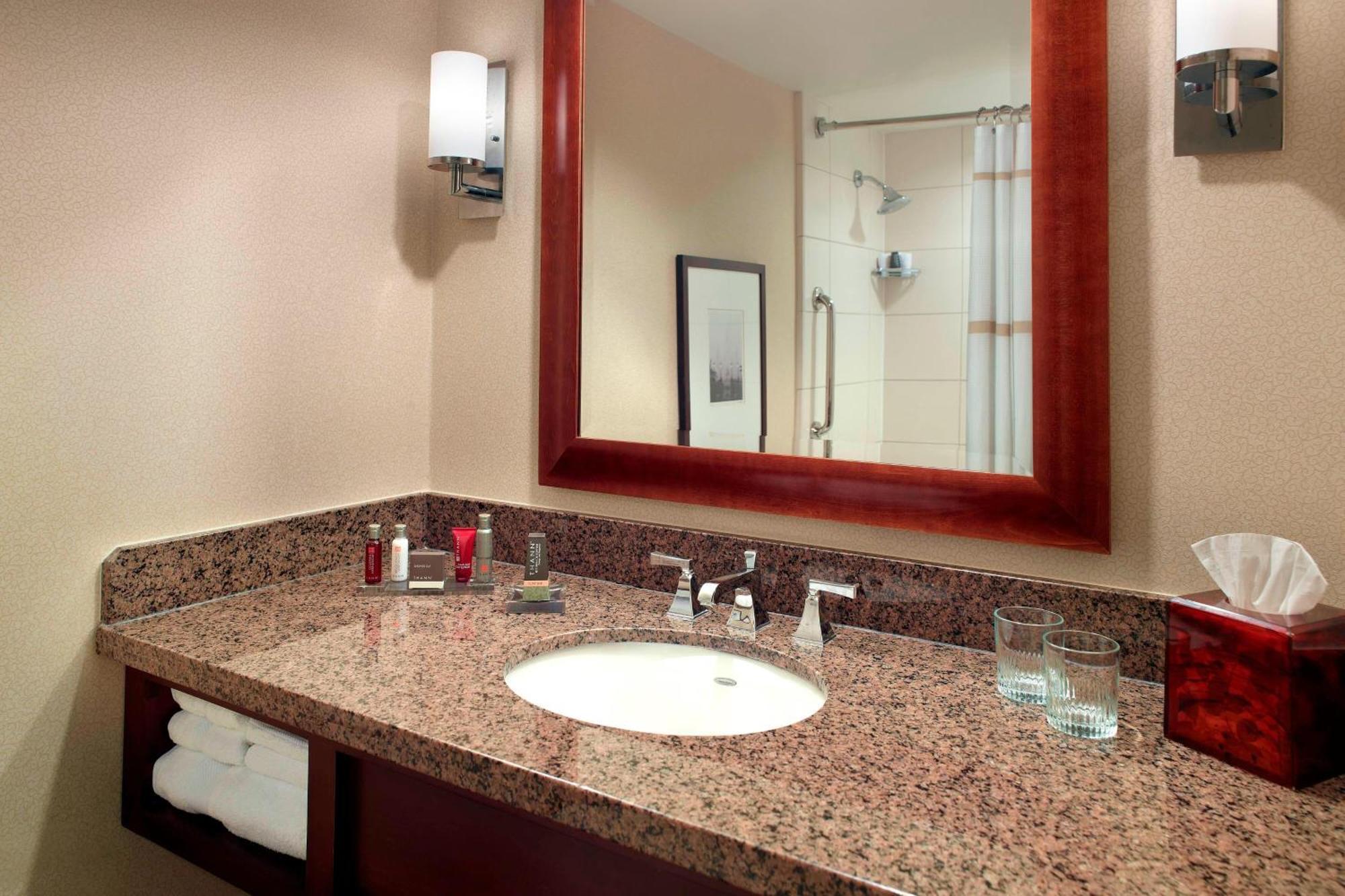 New Orleans Marriott Metairie At Lakeway Экстерьер фото
