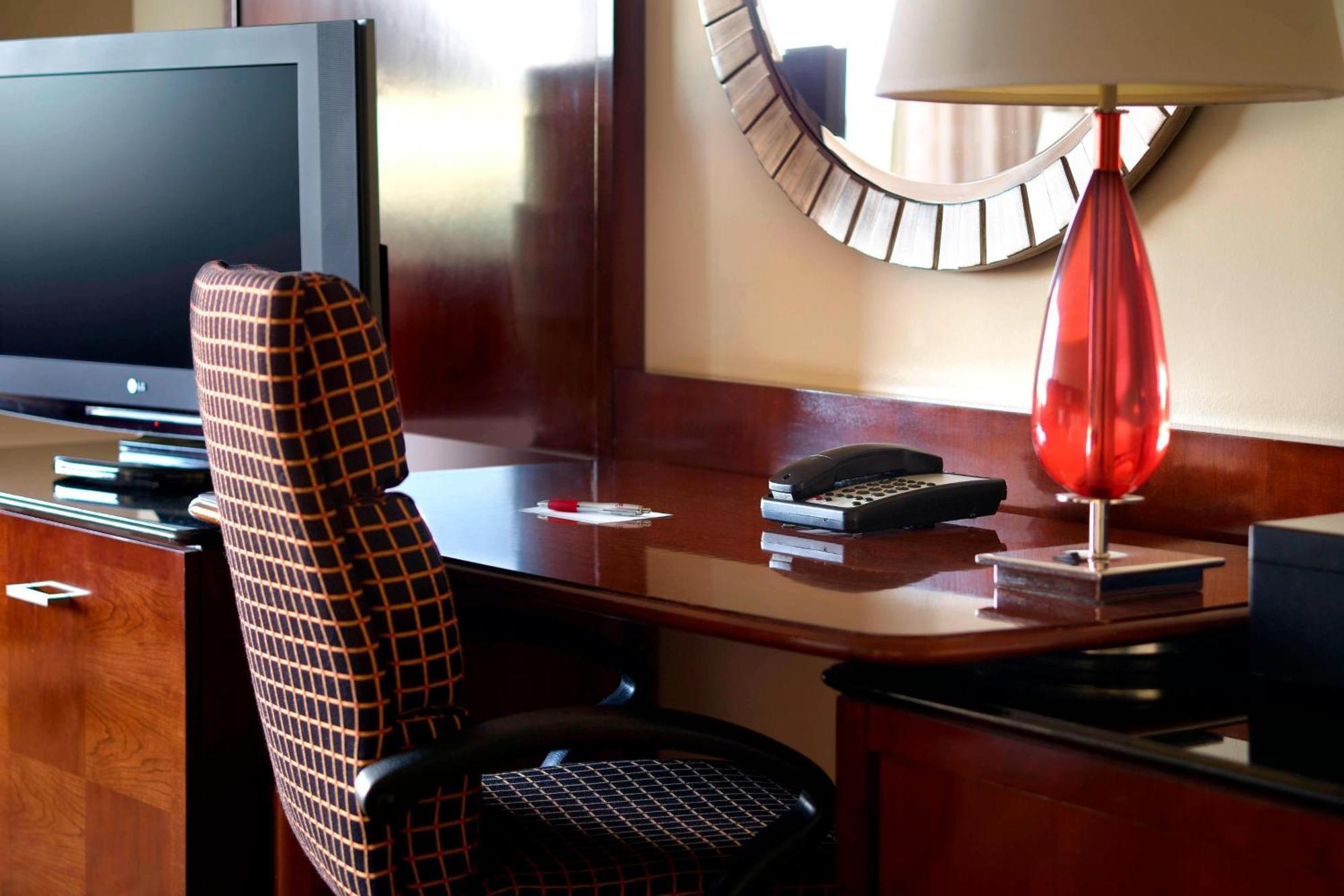 New Orleans Marriott Metairie At Lakeway Экстерьер фото