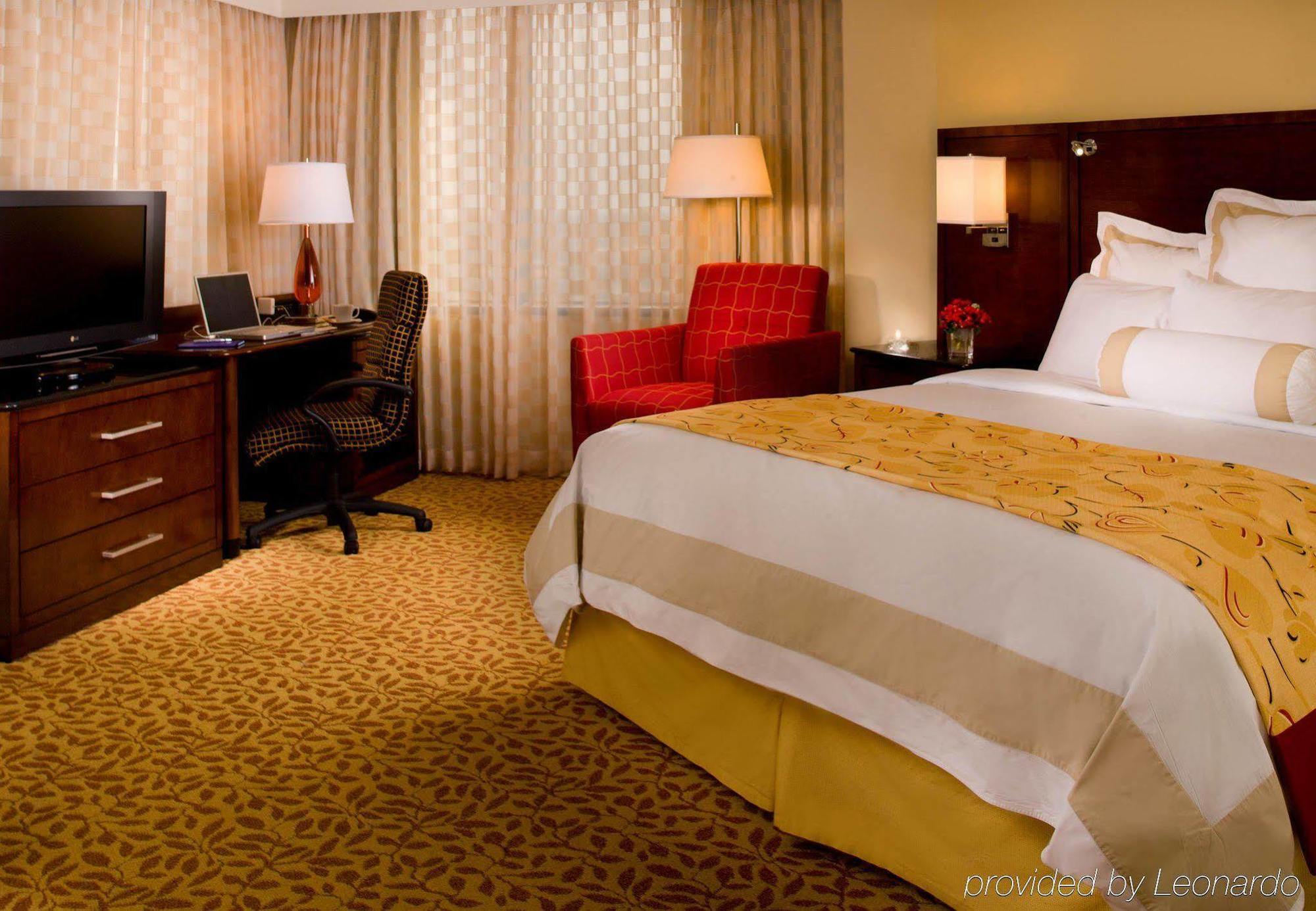 New Orleans Marriott Metairie At Lakeway Экстерьер фото