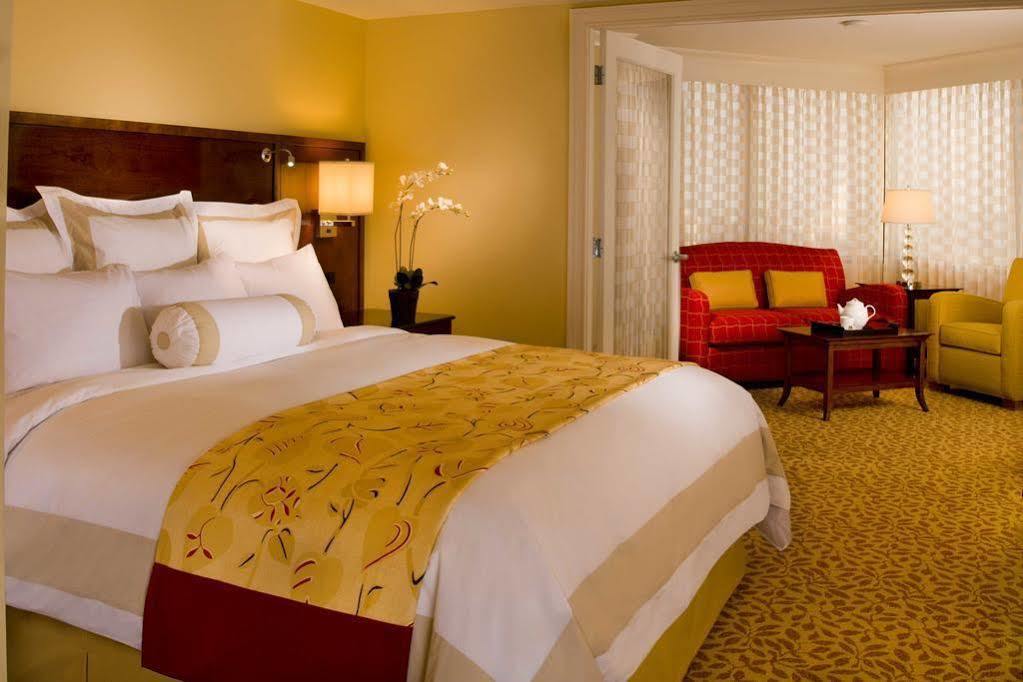 New Orleans Marriott Metairie At Lakeway Экстерьер фото